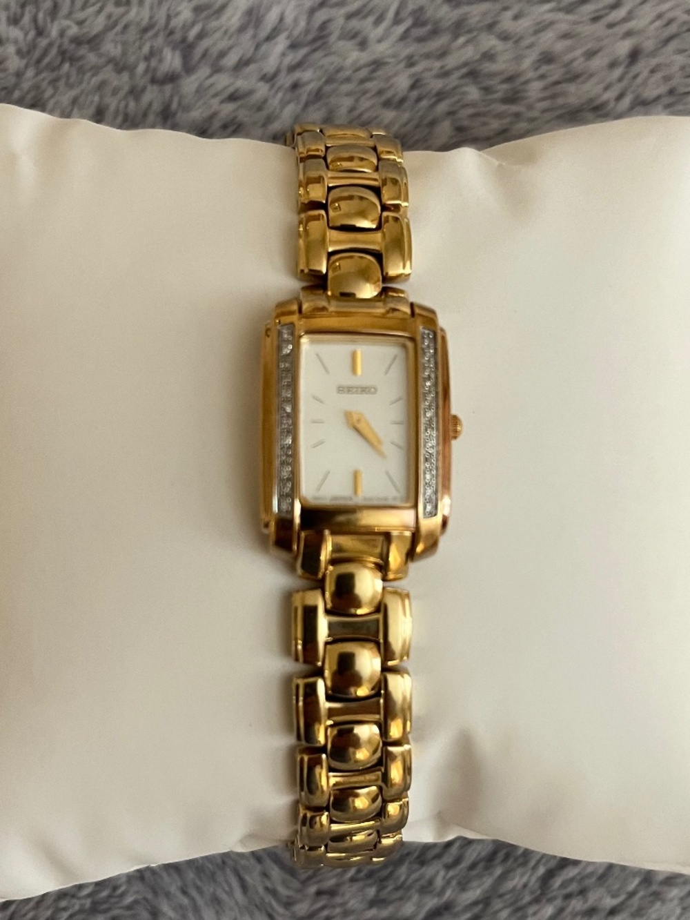Vintage Seiko Women Watch Diamonds Bezel Mother Of Pearl Dial